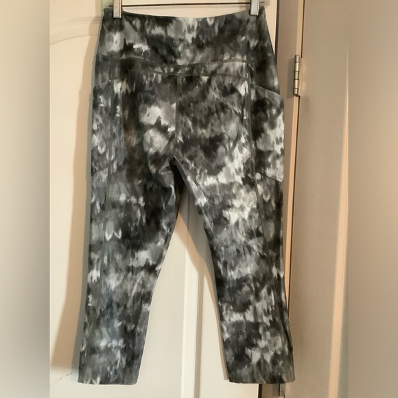 High waist capris, tight leggings, M, Eddie Bauer - Picture 2 of 9